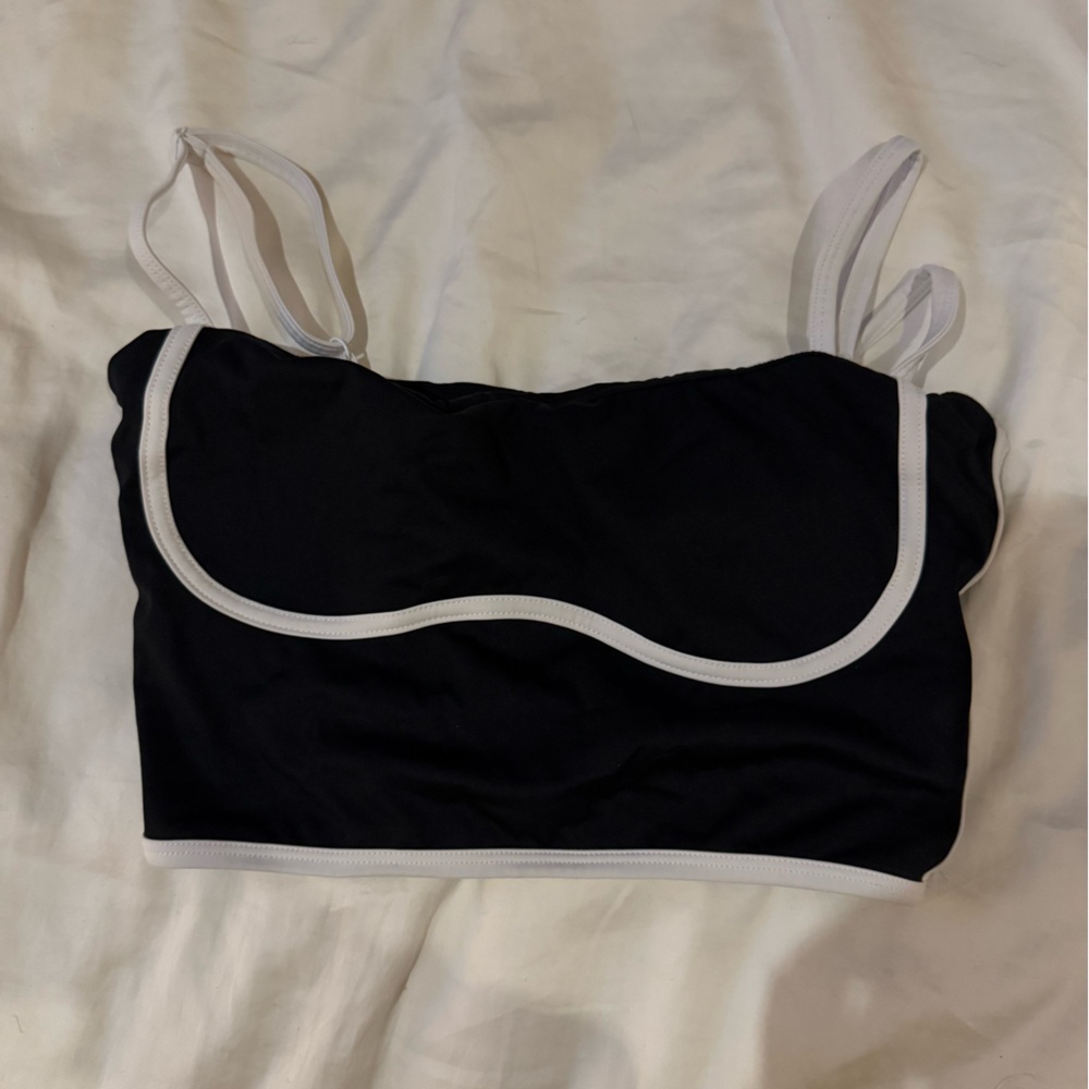 Black/white sports bra size small